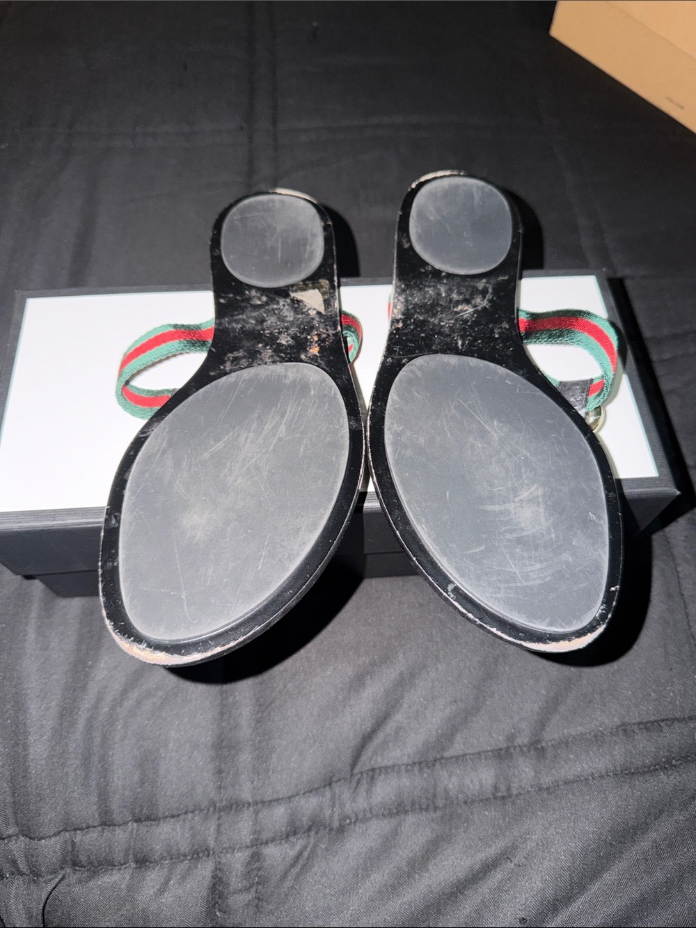Gucci Black GG Embossed Thong Sandals with Red and Green Web - Picture 2 of 3